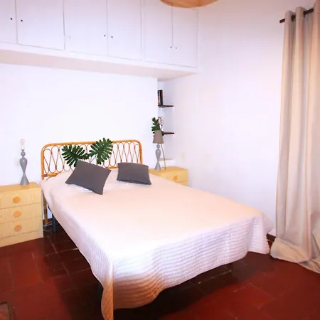 La Cite Des Peintres Apartment *